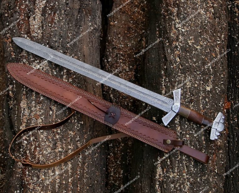 Custom Handmade Damascus Steel Blade 32" Long Viking Sword, Medieval / Knight Sword, Hunting/Combat Sword With Leather Sheath, Gifts for him