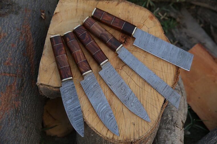 Magnificent Custom Made Damascus Blade Kitchen/Chef Knife Set 5 pieces, Unique High Grade Hand Forged Kitchen Knives Set