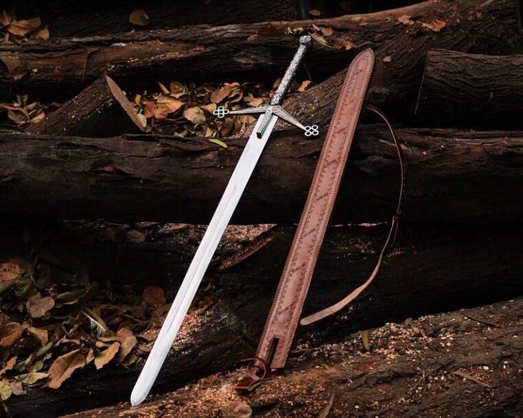 Handmade Scottish Claymore Sword, Black Medieval Sword with Leather Sheath, J2 Steel Highland Claymore
