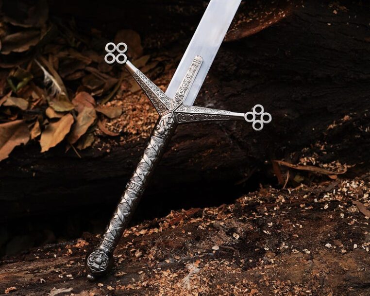 Handmade Scottish Claymore Sword, Black Medieval Sword with Leather Sheath, J2 Steel Highland Claymore